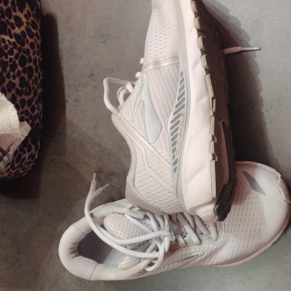 Brooks Shoes - Brooks Tennis shoes